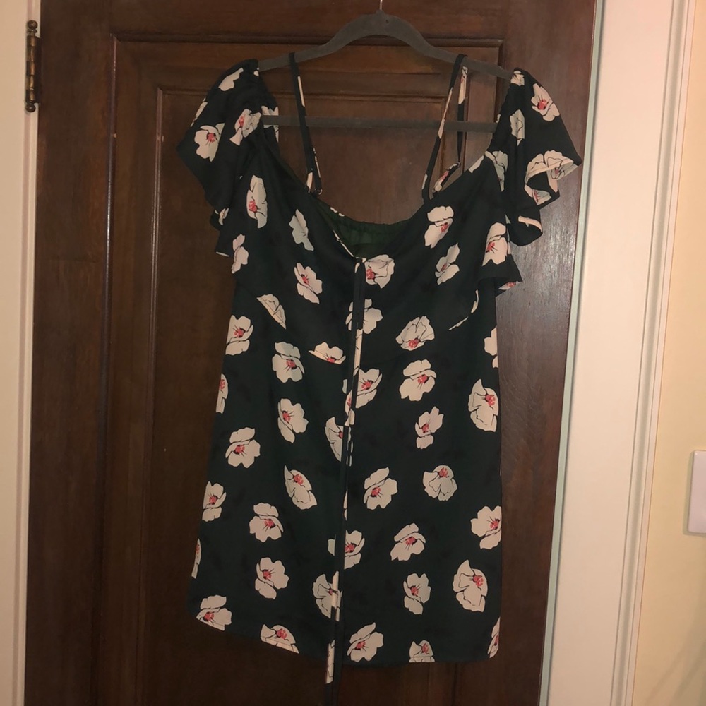 J.O.A. HUNTER GREEN FLORAL DRESS IN SIZE SMALL